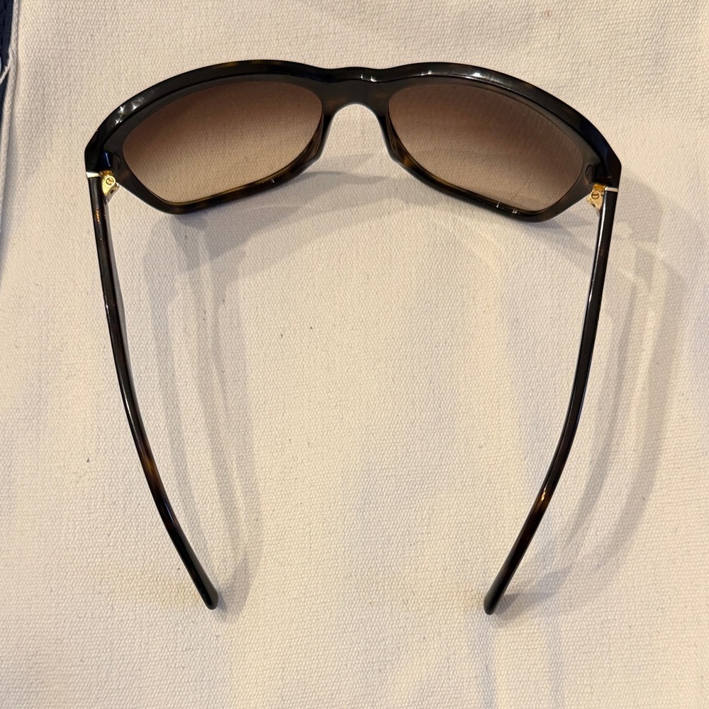 Oversized dark tortoiseshell Prada sunglasses wit… - image 4